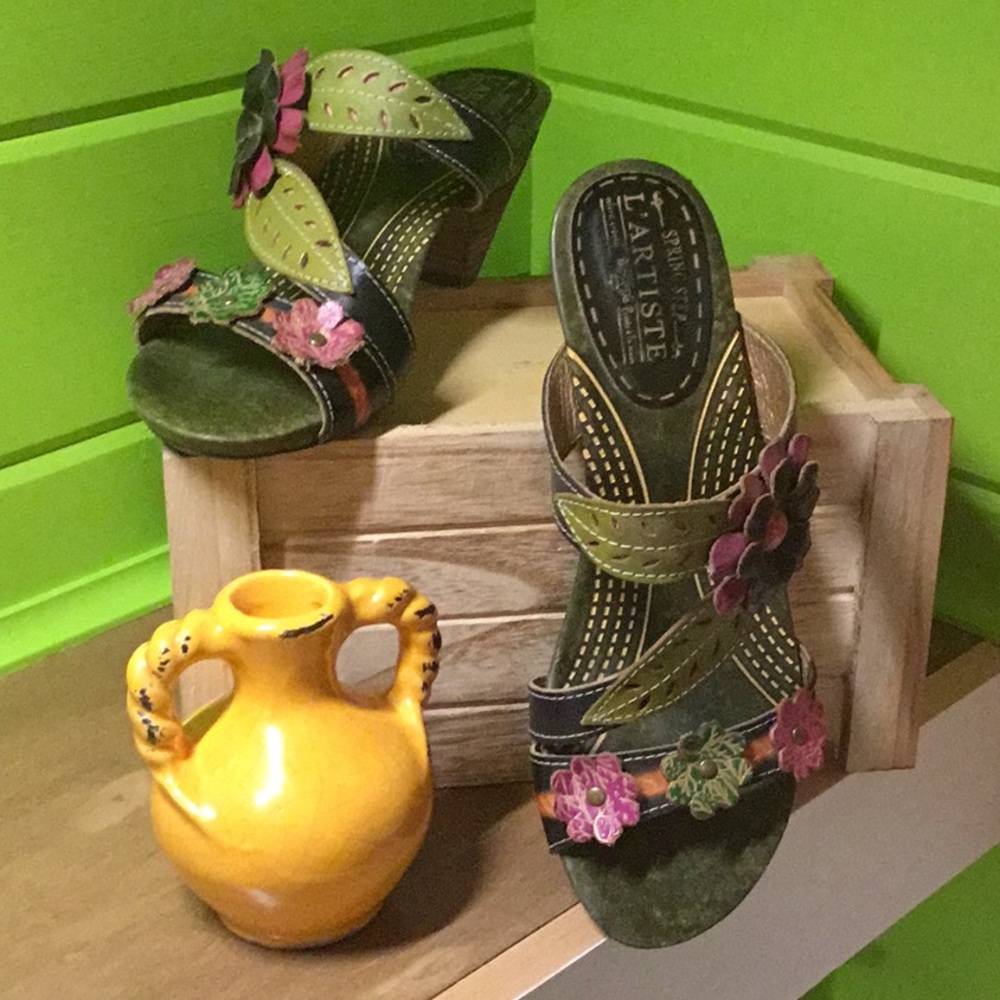 NWOT Spring Step L'Artiste Multicolored Sandals